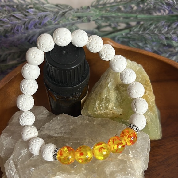 NEW Amber Essential Oil Diffuser Bracelet White Natural Lava Stone - Picture 1 of 8